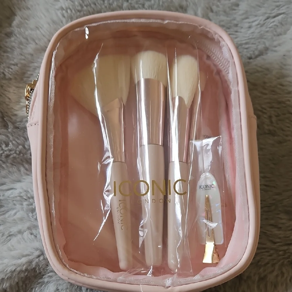 NWT ICONIC London Brush Travel Set 7 Pc